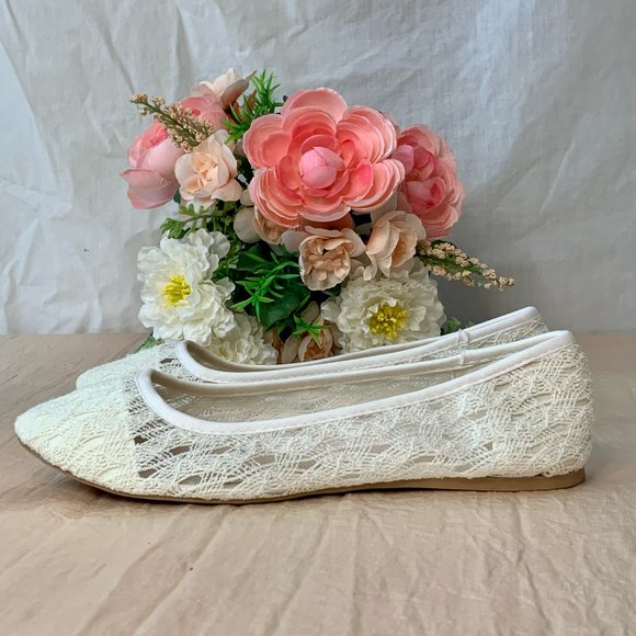 🌸 CUTE Qupid "Swift-63" in White Lace Flats (7) 🌸 - Picture 4 of 7